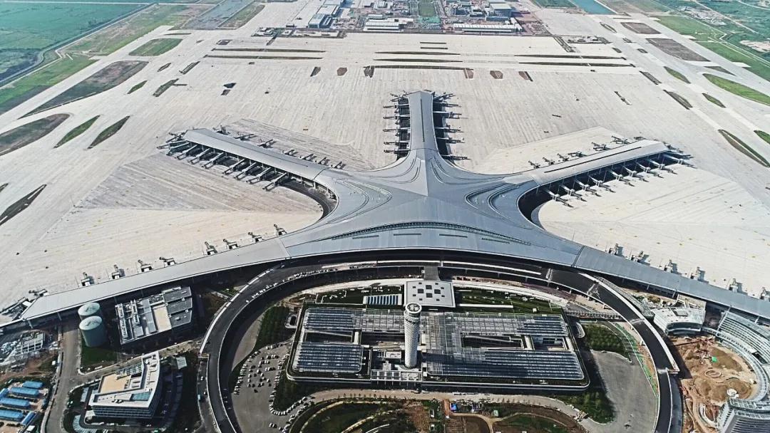 匠造一流东北亚国际枢纽机场！德信网页版“筑”力青岛胶东国际机场成功试飞