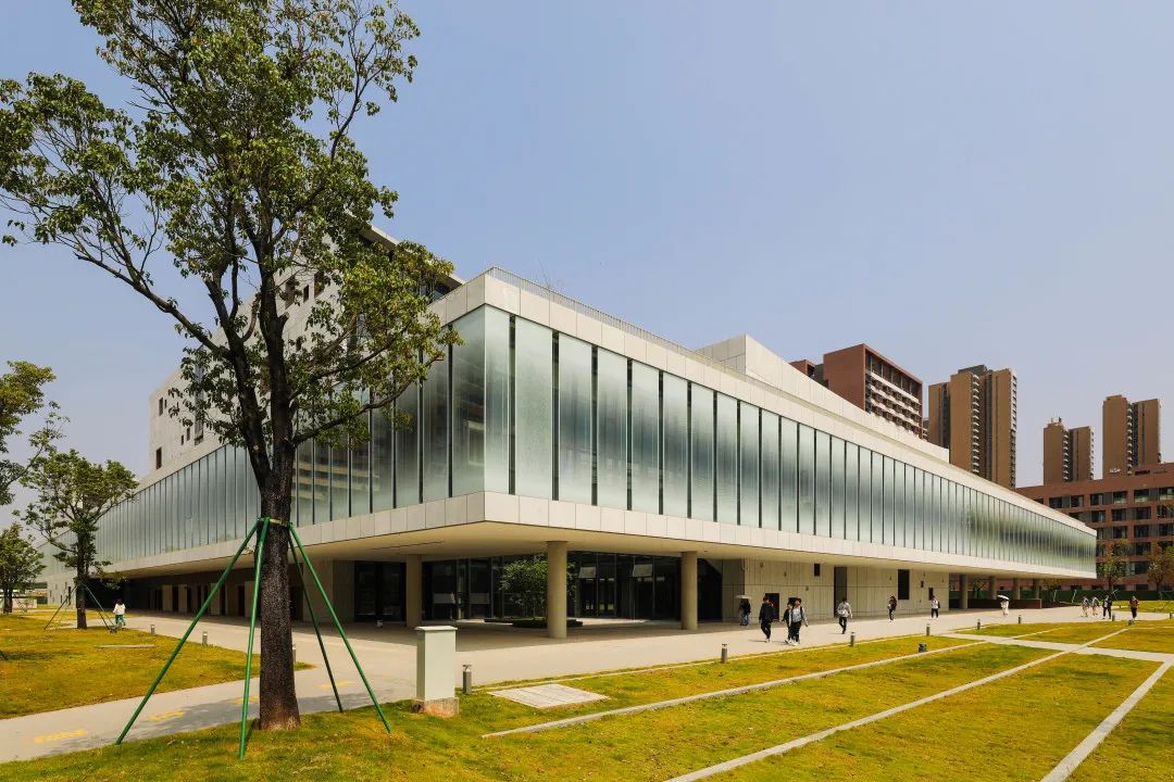 品质中装 | 德信网页版再获“金鹏奖”和广州市建筑装饰优质工程奖